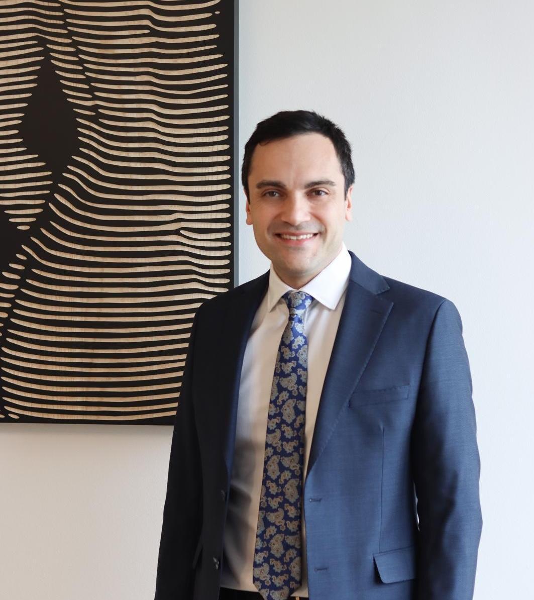 Assoc. Prof. Dr. Ayhan Işık Erdal, hip dip correction surgeon in Istanbul